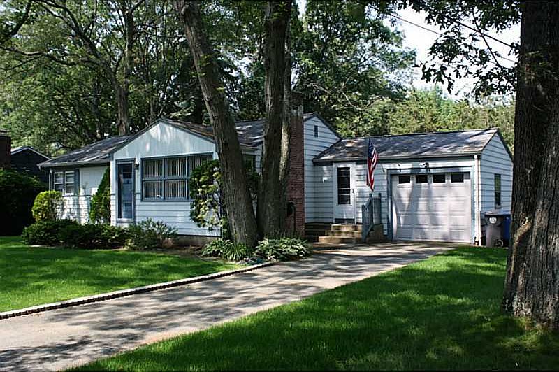 1st image of 37 Wildwood Dr