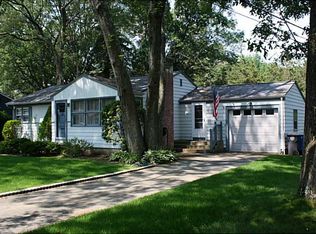 37 Wildwood Dr, Cranston, RI 02920