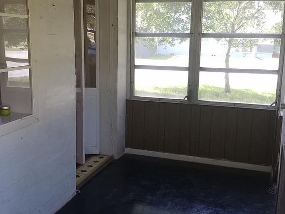 2nd image of 262 S Seneca Blvd