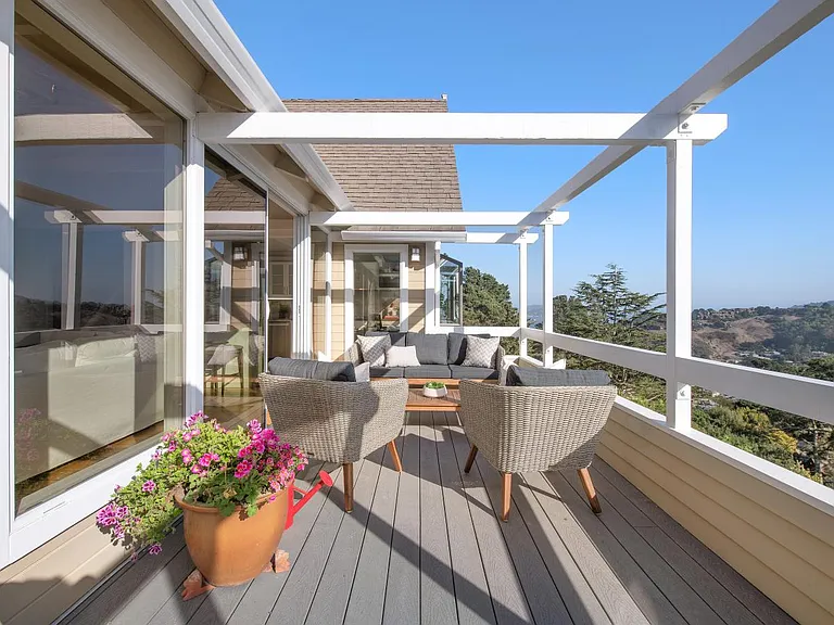 314 Joyce Way — Photo 11