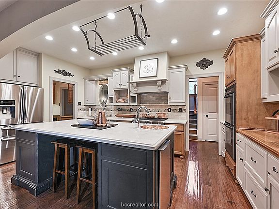 4th image of 4709 Westminster Dr