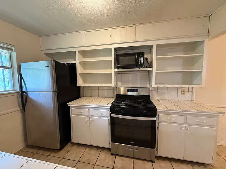 1238 Carla St — Photo 10