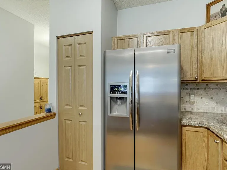 651 Providence Dr — Photo 4