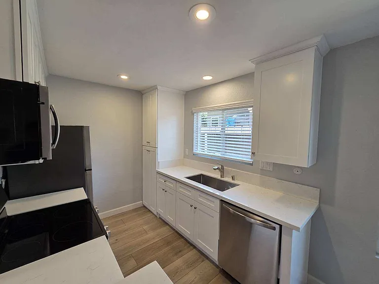 Great sized galley kitchen.