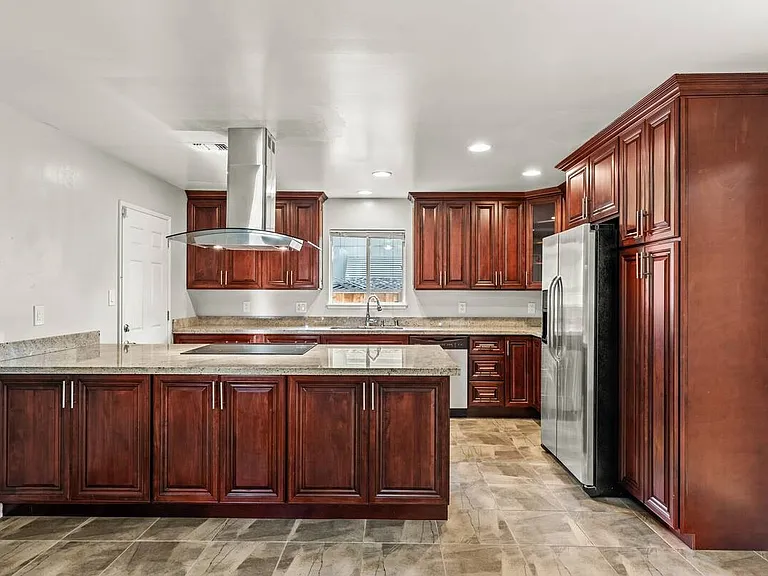 761 San Carlos Ave — Photo 5