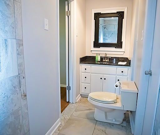 jack and jill bathroom