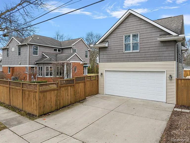 1795 Hazel St — Photo 99