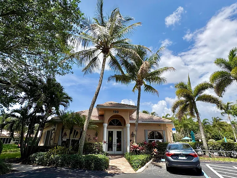 315 Coral Trace Ln — Photo 10
