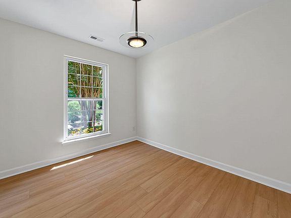 5th image of 218 Rosebrooks Dr