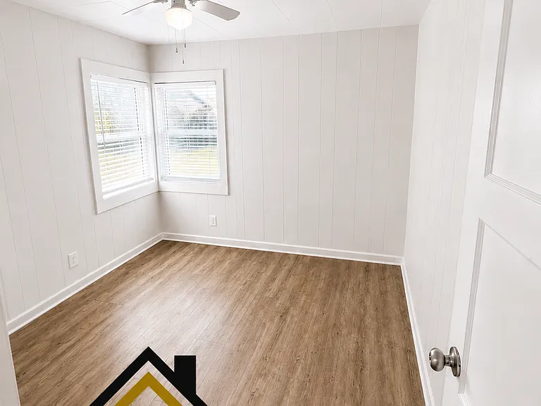 955 W Hermiston Ave #15 — Photo 3