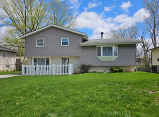 2703 Greenway Dr, Bettendorf, IA 52722