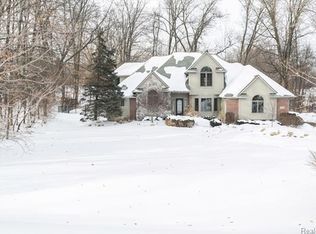 10484 Piedmont Dr, Brighton, MI