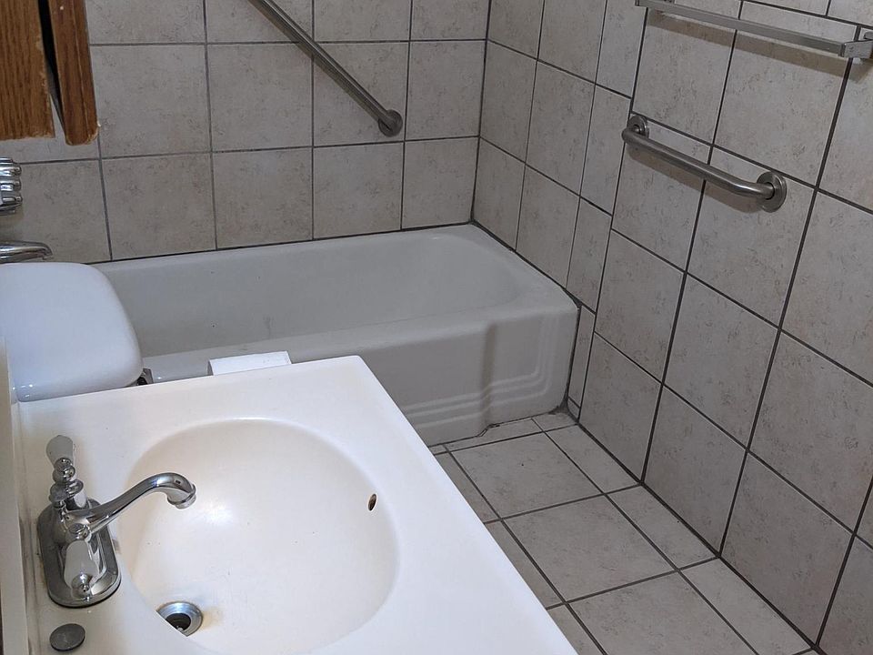 2nd image of 4029 E Hayhurst Ln