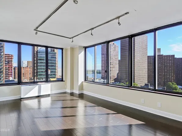 300 East 93rd Street image 1 of 3