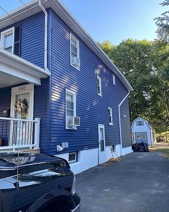 2nd image of 940 Fairfield St