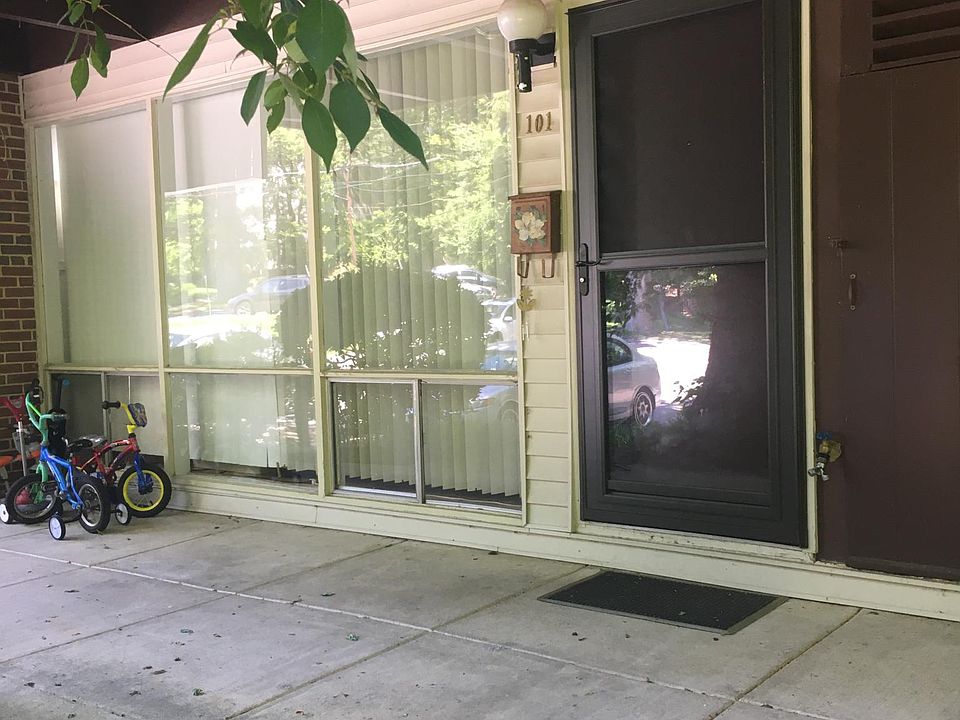 2nd image of 180 Talbott St #10