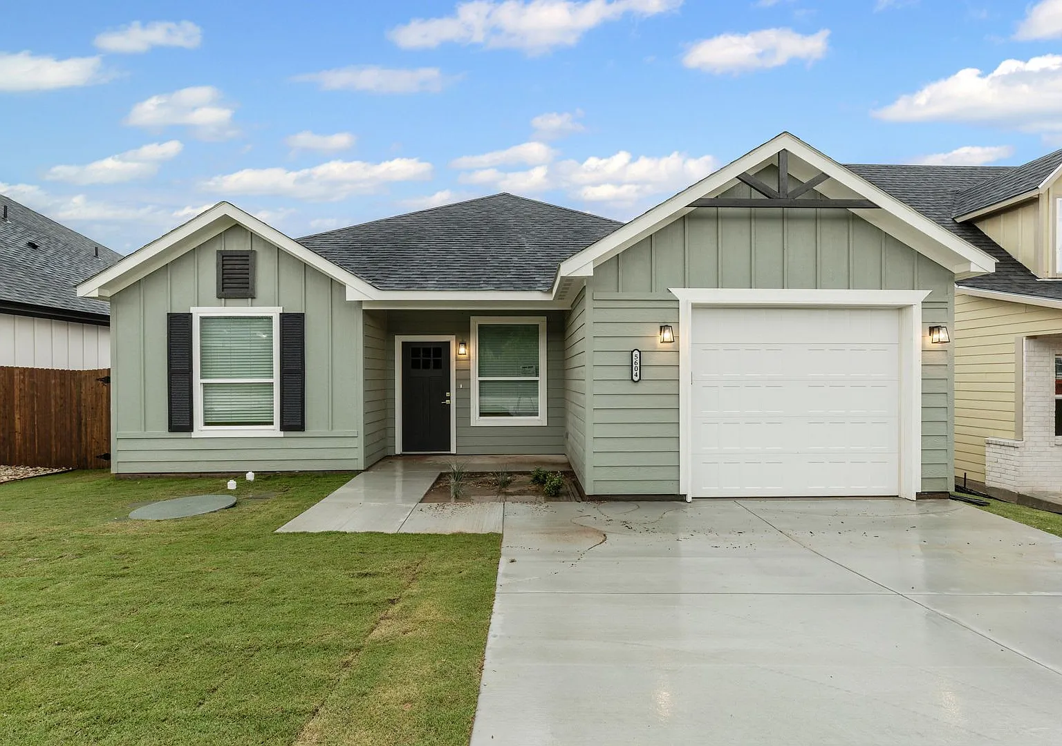 Gorgeous in Granbury — Photo 1