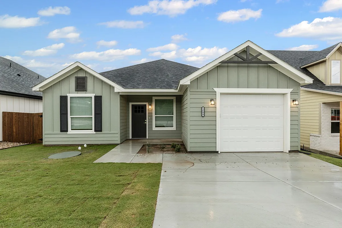 Building Photo - 5718 Barkridge Dr