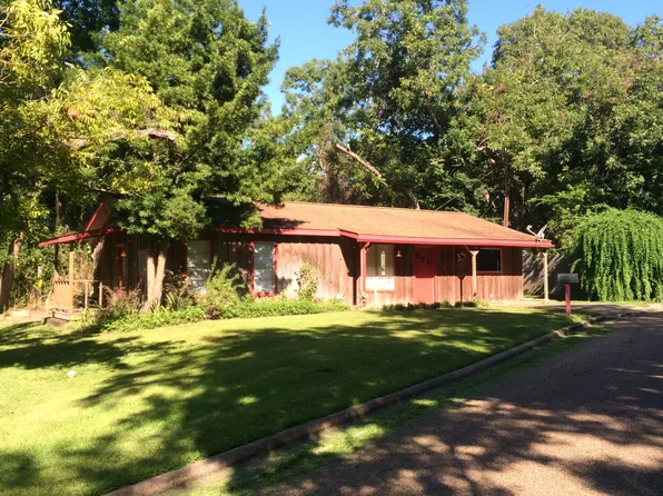 523 N Oakhurst Dr, Livingston, TX 77351