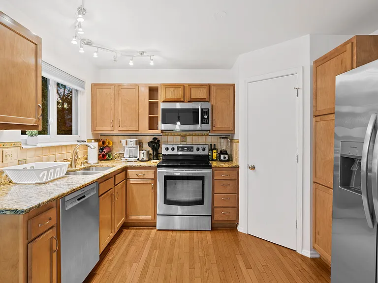 2528 Shiva Ct — Photo 16