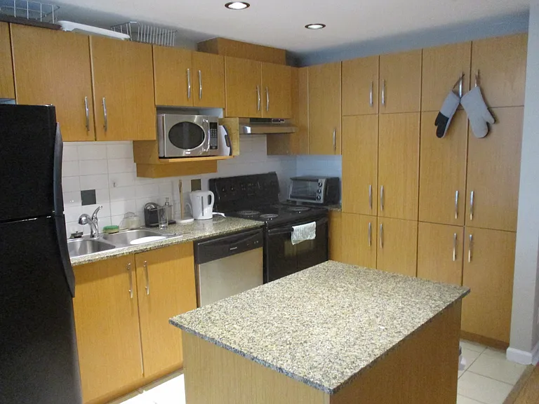 9298 University Cres #7 — Photo 3