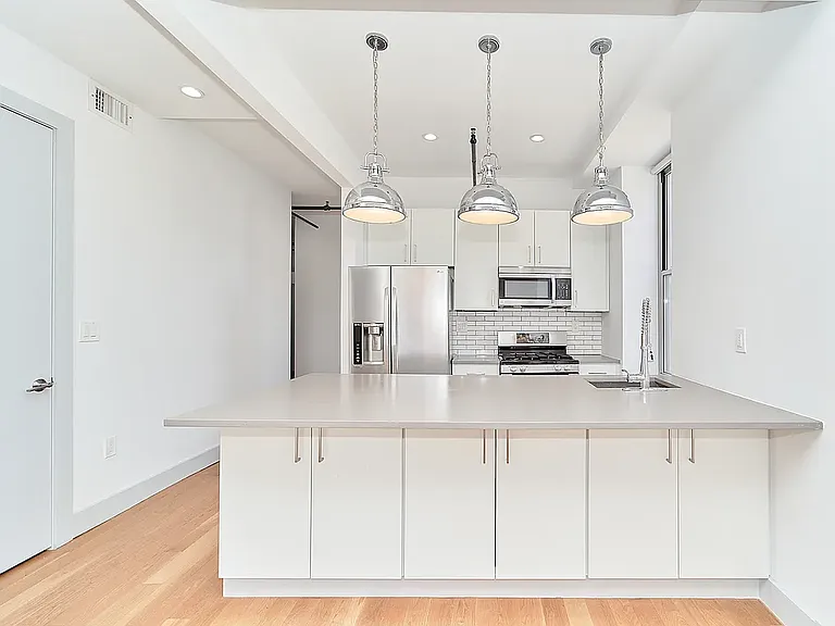 34 Lorimer St #3A — Photo 3