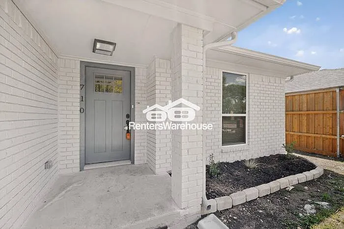710 Worcester Ln — Photo 7