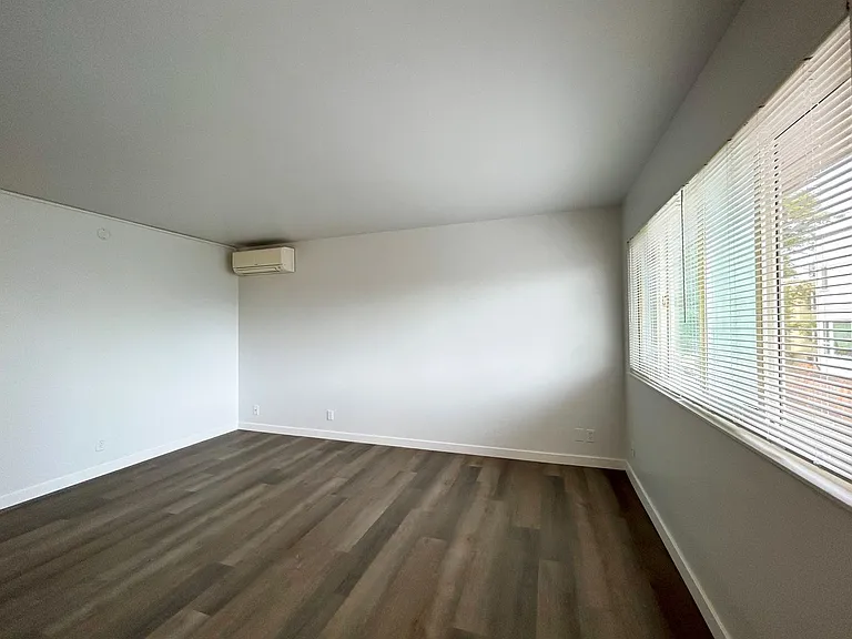 39th Ave Flats — Photo 9