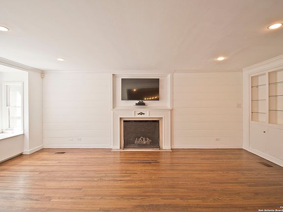 3rd image of 212 Belvidere
