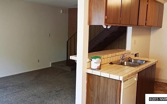 5th image of 661 Oakwood Dr