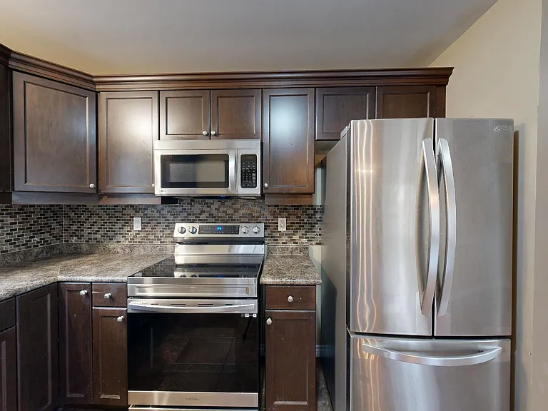 961 Blythwood Rd — Photo 13