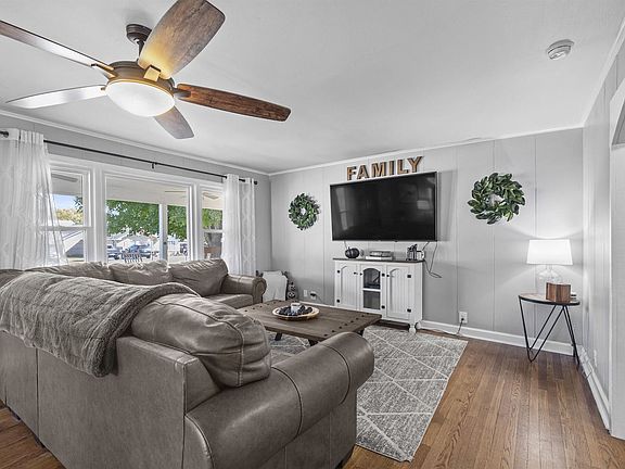 2nd image of 118 Shearer St