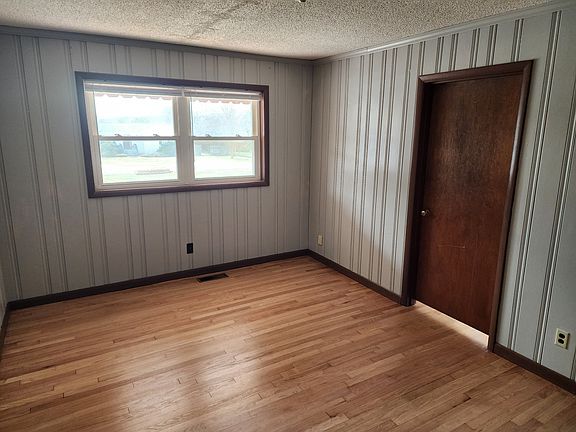 5th image of 6911 Hickory View Ln