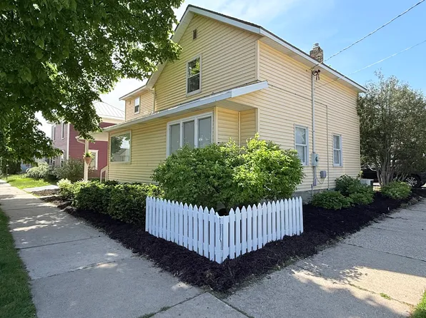 332 Pennsylvania St, Sturgeon Bay, WI 54235