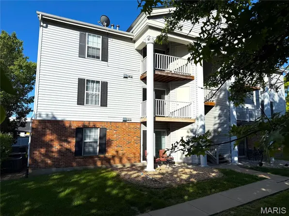 12415 Somerset Place Dr APT F, Saint Louis, MO 63128