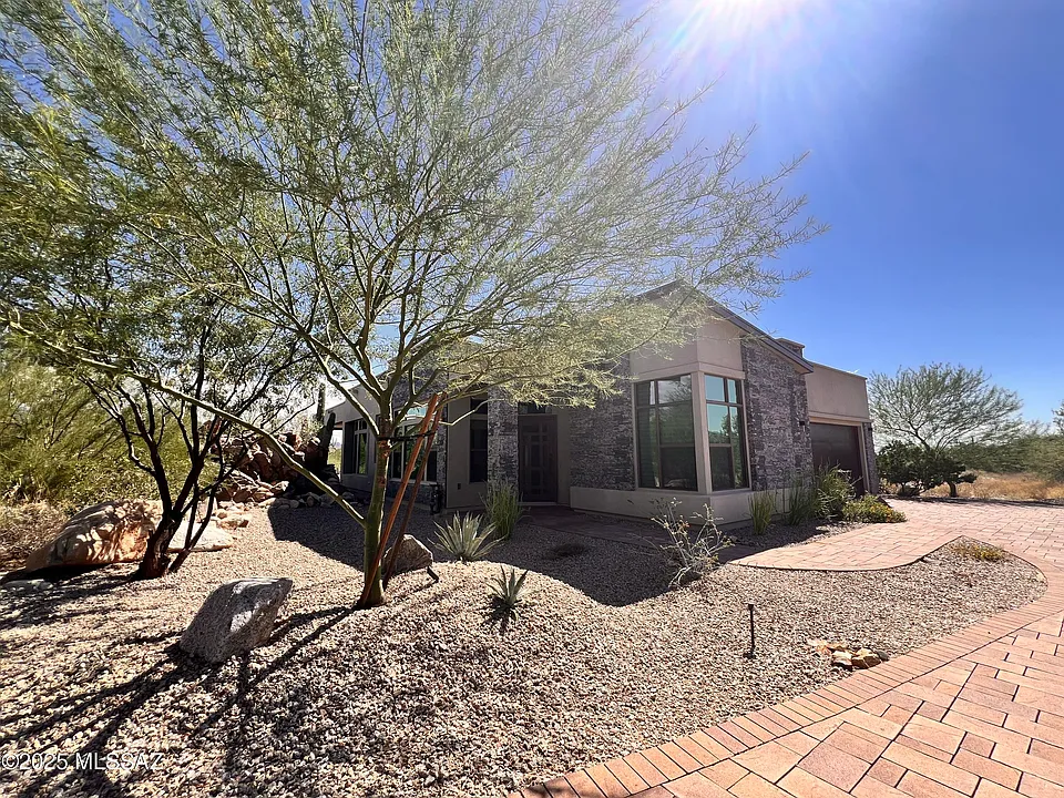14205 N Stone View Pl