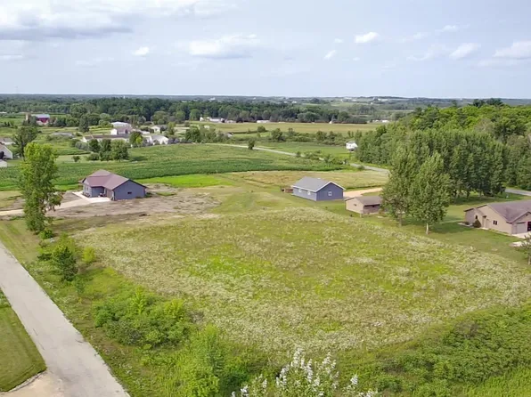 940 Charlie Ln, Cecil, WI 54111