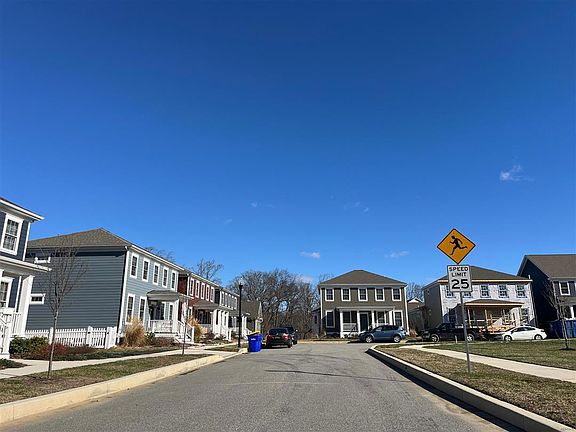 4th image of 1907 Gladys St