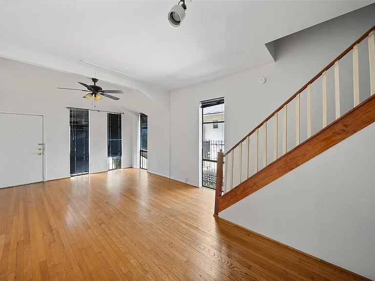 518 Hawthorne St #2 — Photo 6