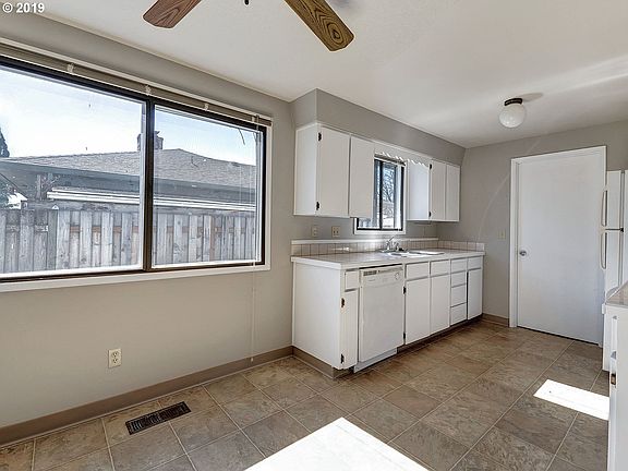 5th image of 178 NE 35th Ct