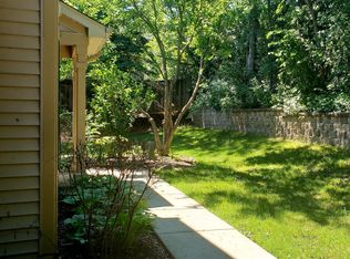 268A Southwicke Dr, Streamwood, IL 60107