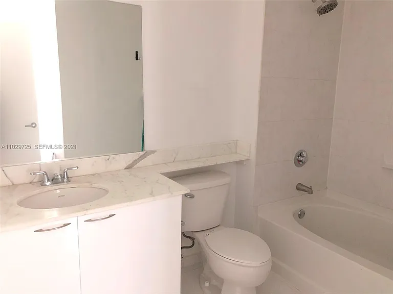 234 NE 3rd St #5 — Photo 5