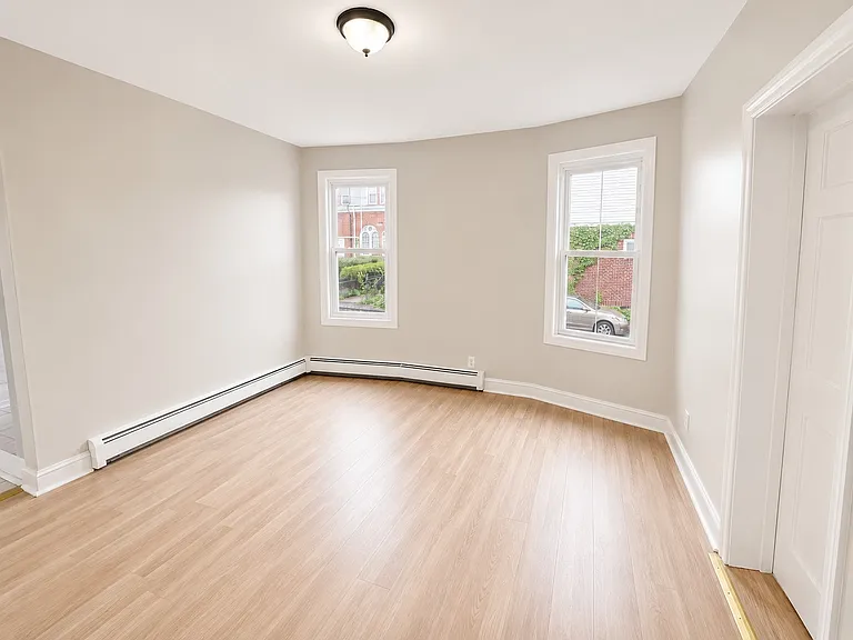 469 Avon Ave — Photo 8