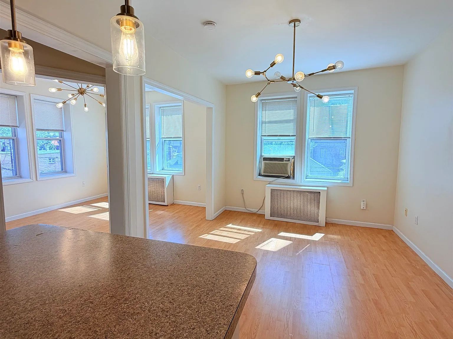 3 bed, 1.0 bath, 1010 sqft, $2,650 — Photo 3