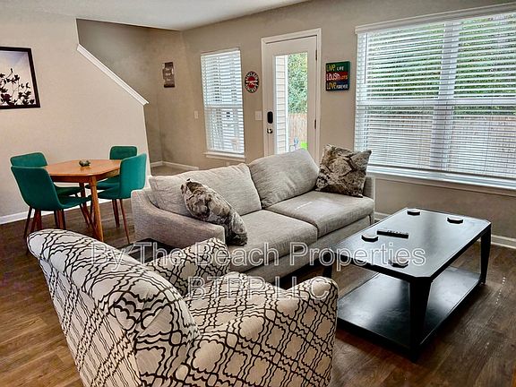 3rd image of 194 Spencer Cir
