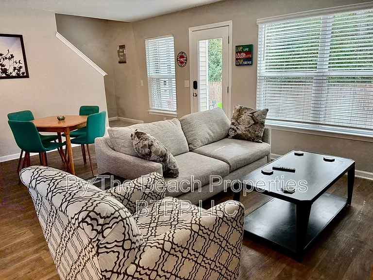 194 Spencer Cir — Photo 3