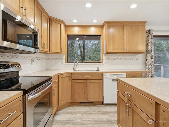 3rd image of 5722 43rd Avenue NW
