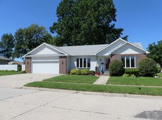 1523 N Crawford St, Carroll, IA 51401