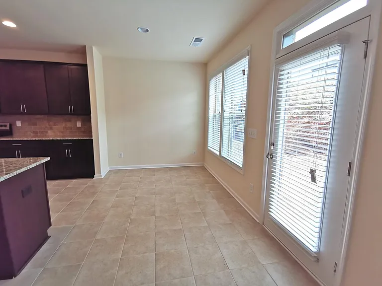 4425 Almanor Cir — Photo 12