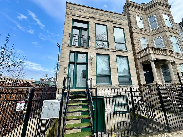 1537 N Fairfield Ave #3 — Photo 1